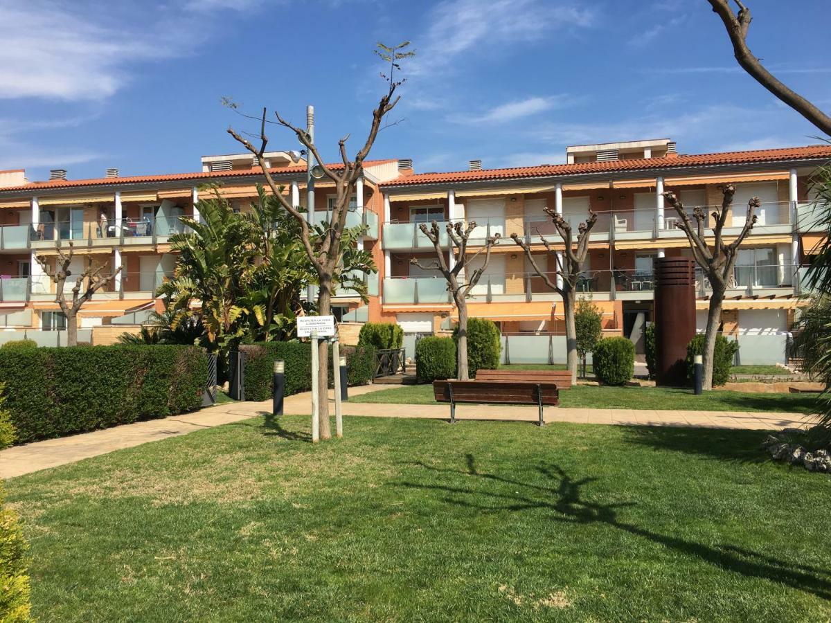 Apartamento Port Marino Камбрильс Экстерьер фото